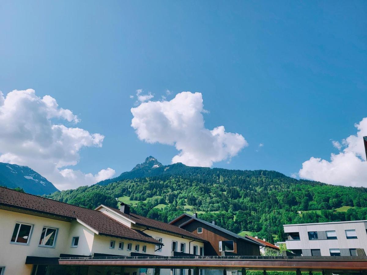 Wanderhotel Garni Cresta Шрунс Экстерьер фото