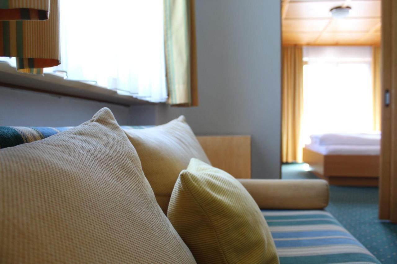 Wanderhotel Garni Cresta Шрунс Экстерьер фото