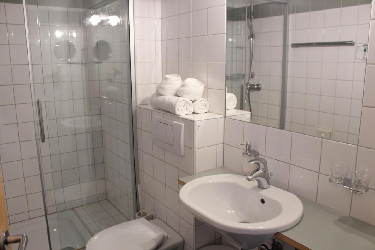 Wanderhotel Garni Cresta Шрунс Экстерьер фото
