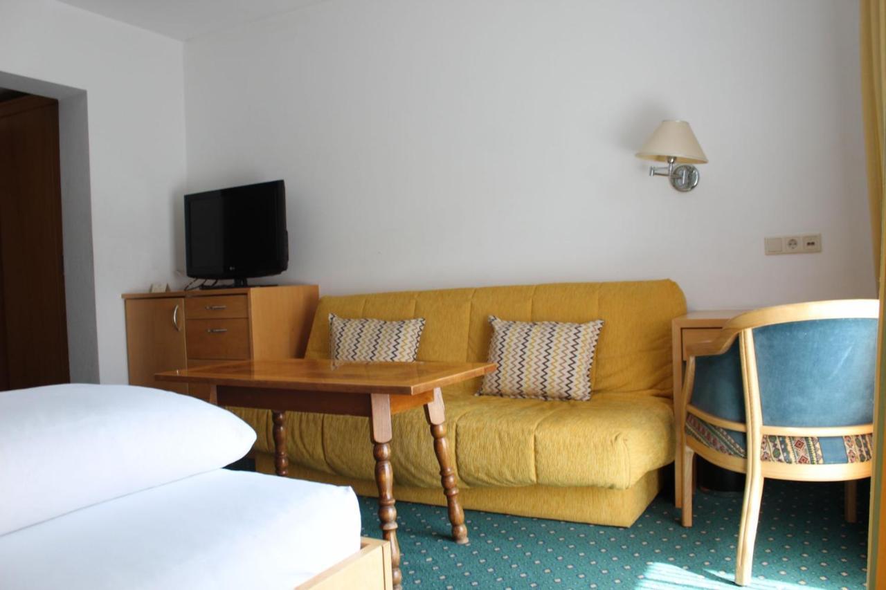 Wanderhotel Garni Cresta Шрунс Экстерьер фото