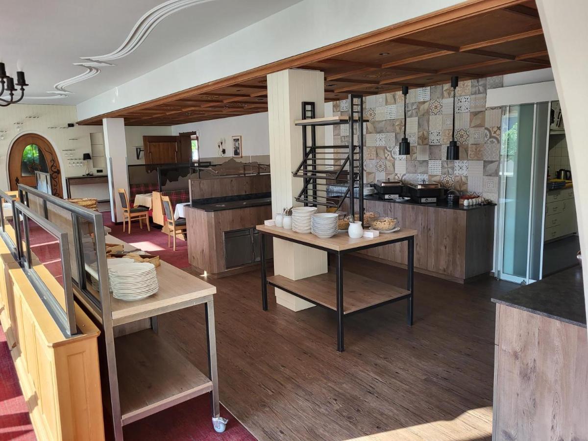 Wanderhotel Garni Cresta Шрунс Экстерьер фото